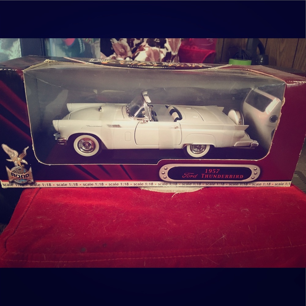 DieCast metal car model 1957 Ford Thunderbird